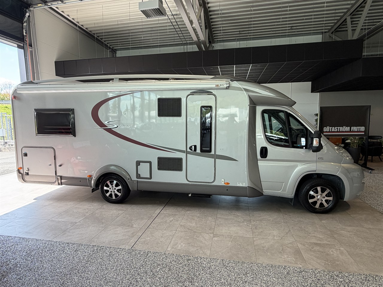 Bürstner Solano Solano t 729 /Långbädd/Aut/MKT UTR/ – bild 2