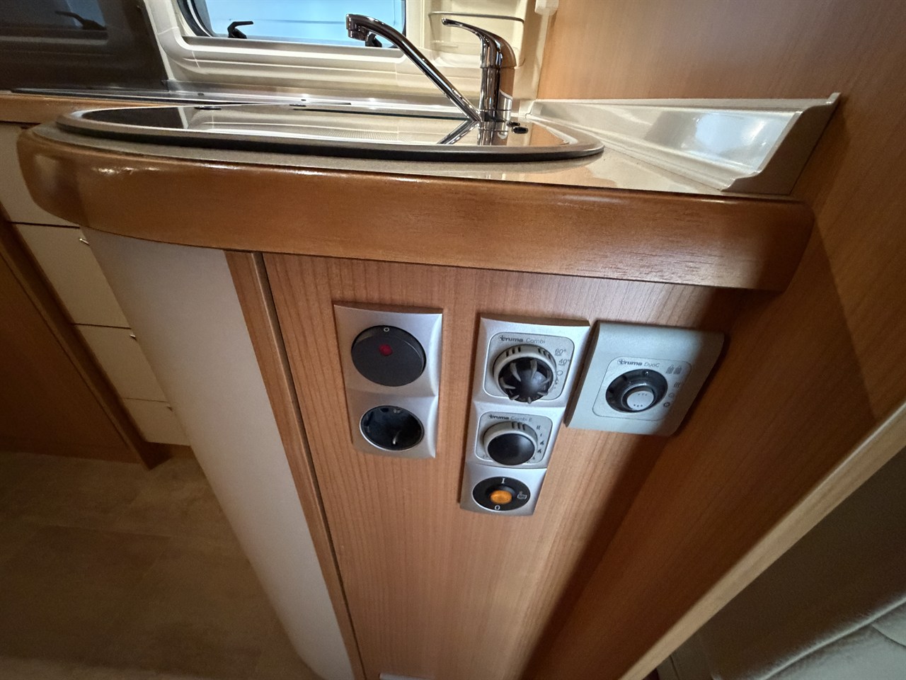 Bürstner Solano Solano t 729 /Långbädd/Aut/MKT UTR/ – bild 11