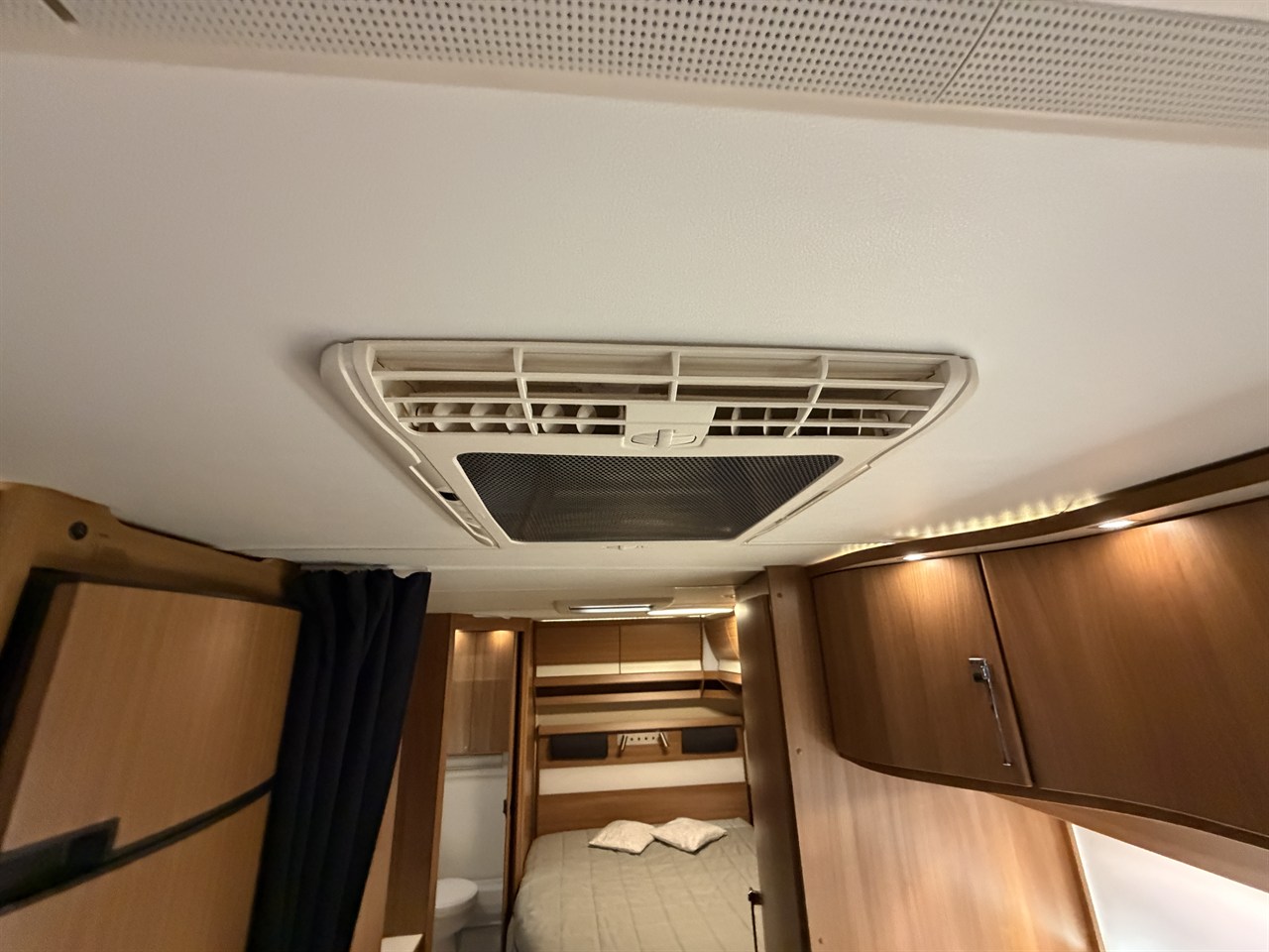 Kabe Royal 610 xl ks /Penta tält/AC – bild 11