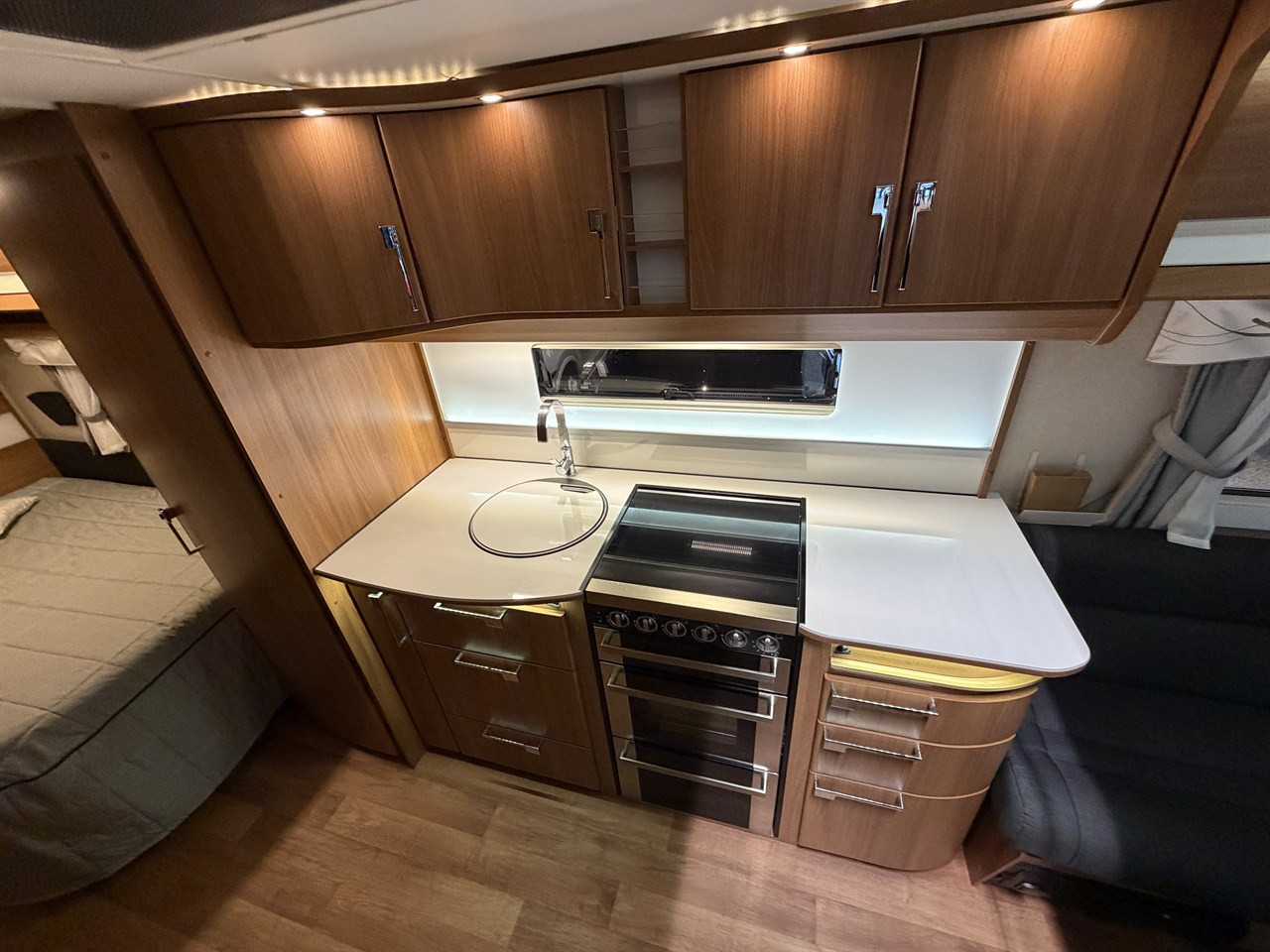Kabe Royal 610 xl ks /Penta tält/AC – bild 12