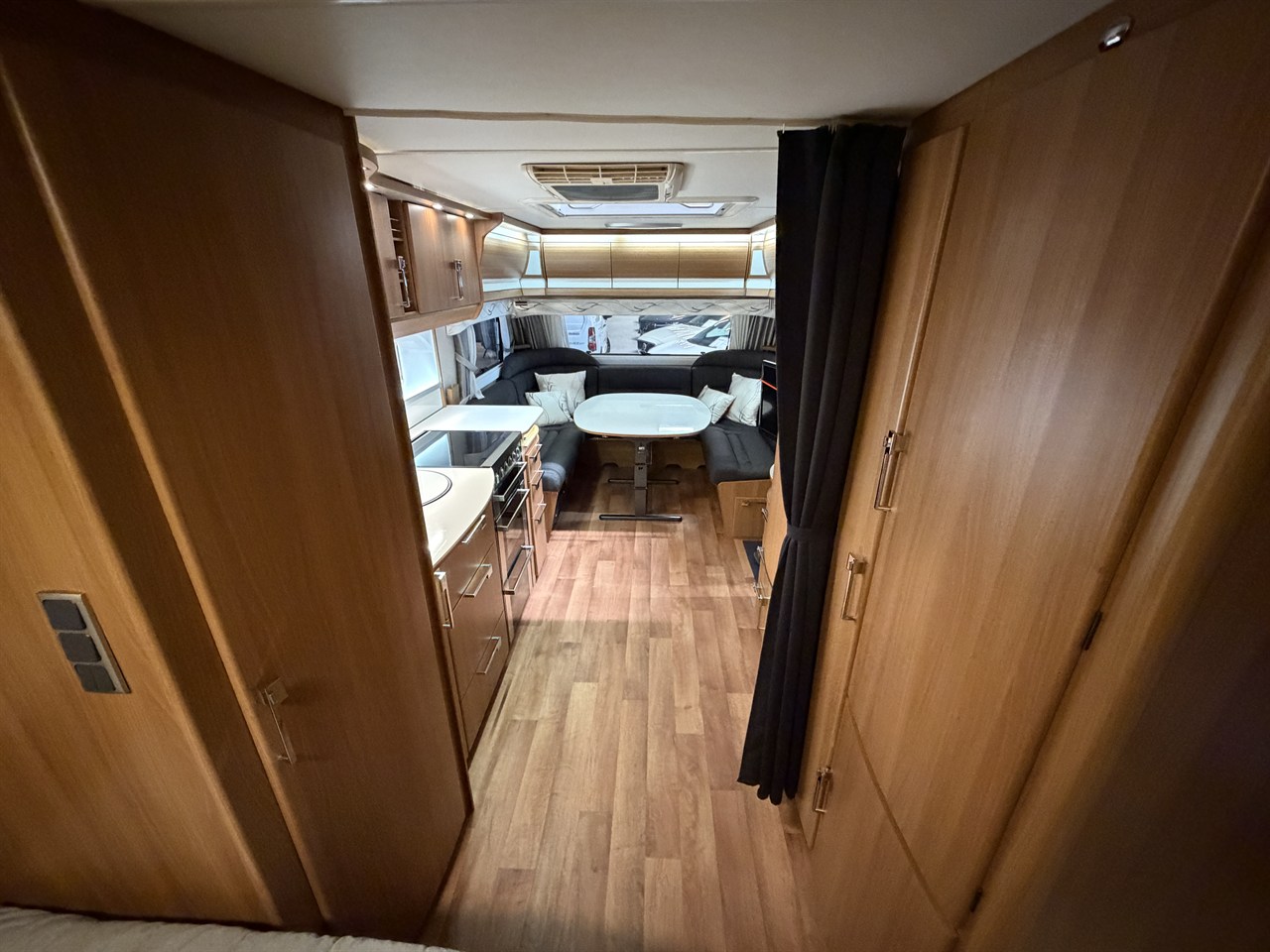 Kabe Royal 610 xl ks /Penta tält/AC – bild 17