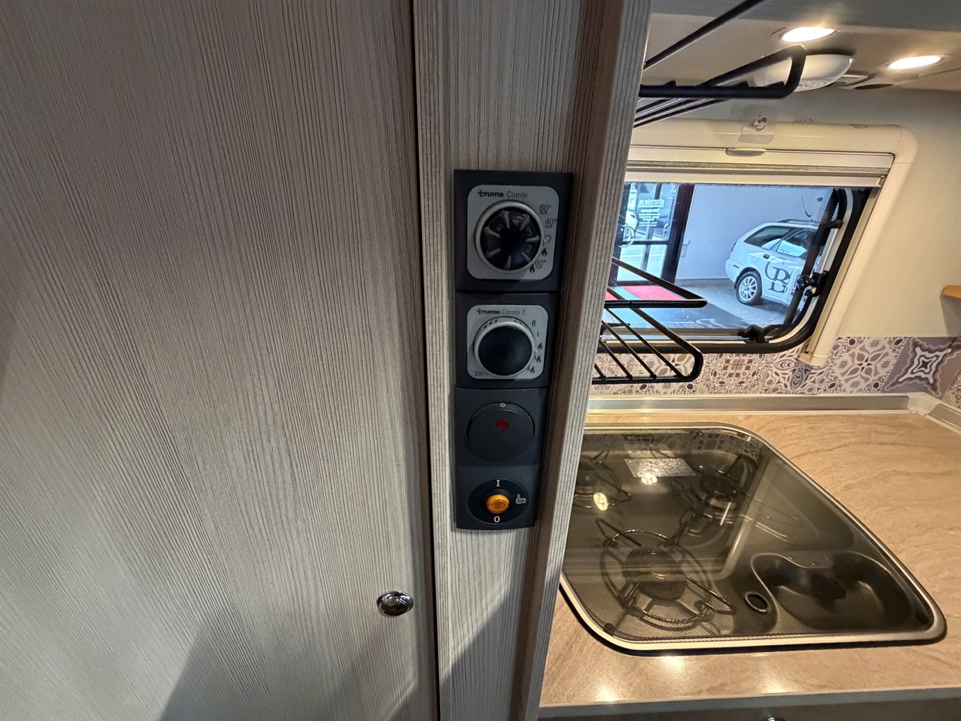 Bürstner Ixeo T 695 /Solcell/Cykelställ /Taksäng/Kamrem bytt – bild 12