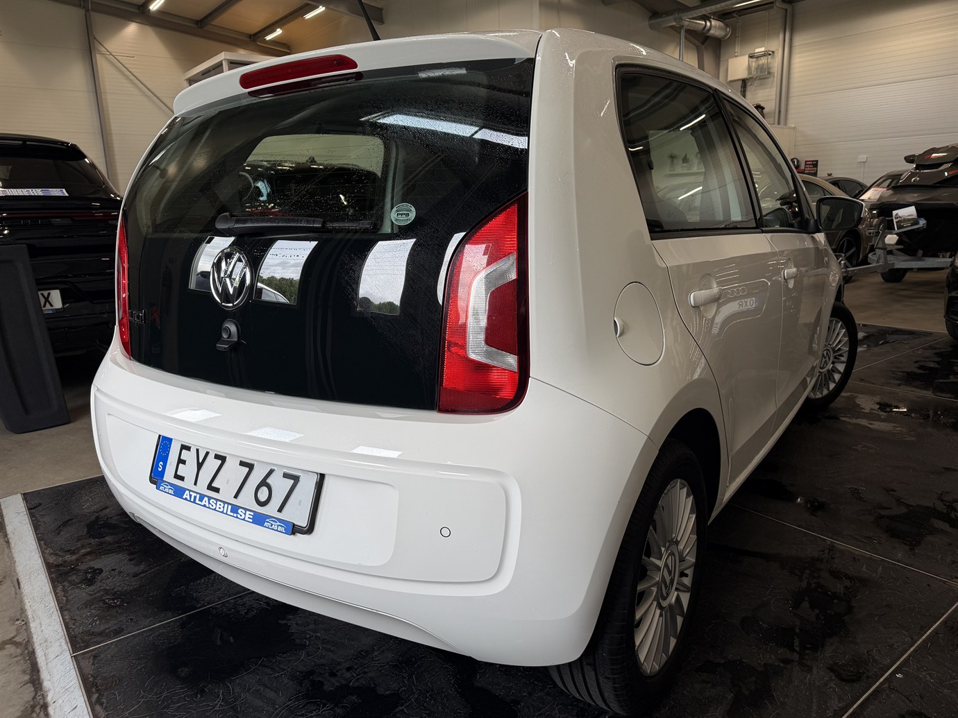 Volkswagen UP! 4