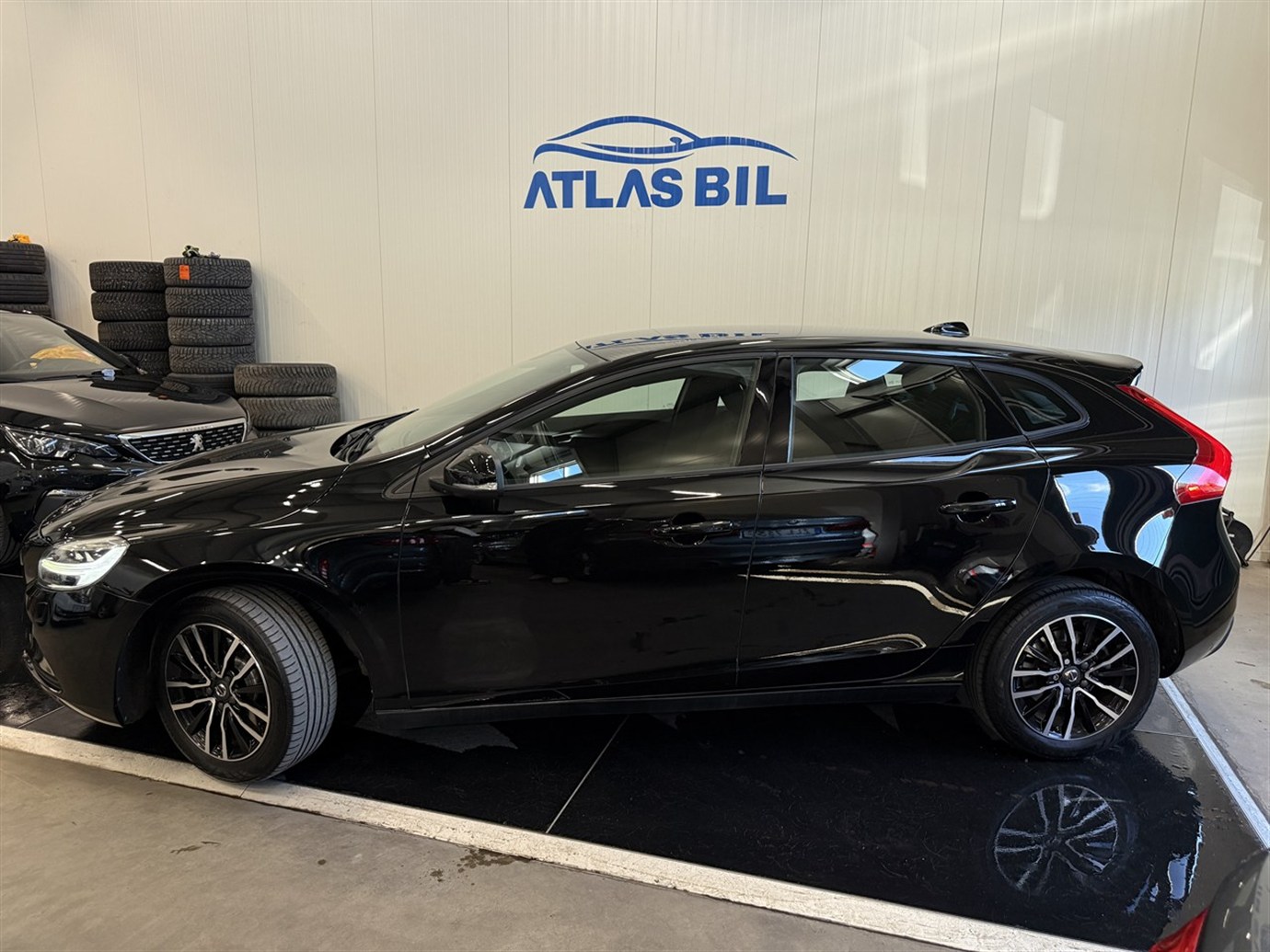 Volvo V40 3