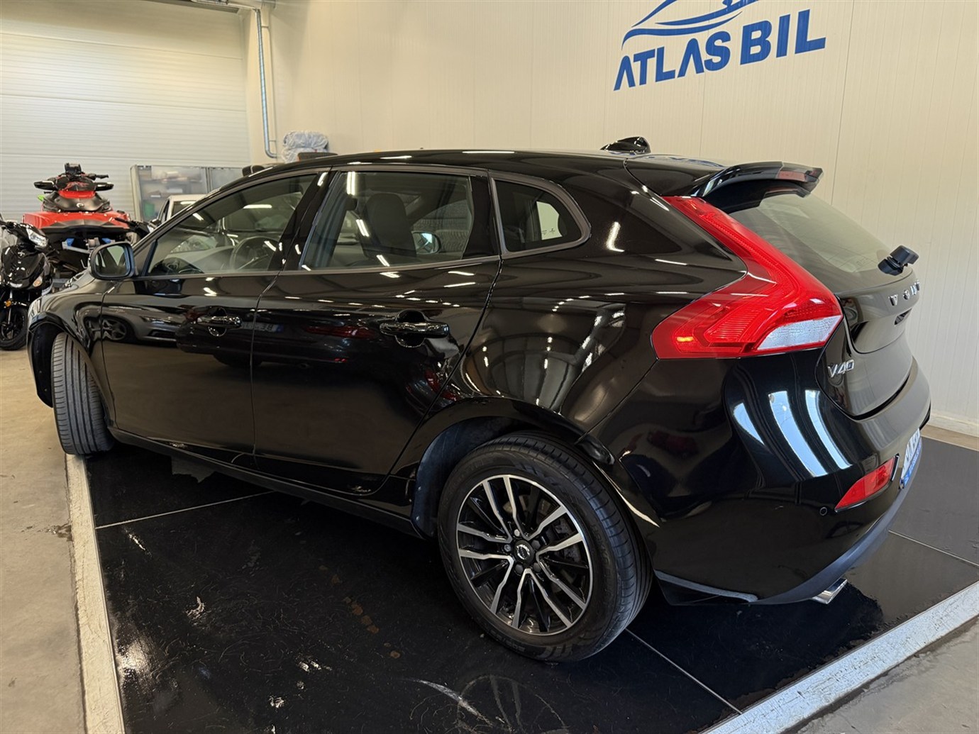 Volvo V40 4