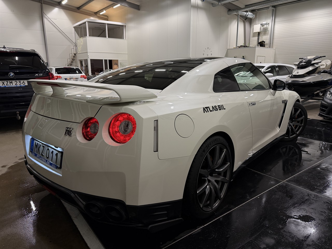 Nissan GT-R 4