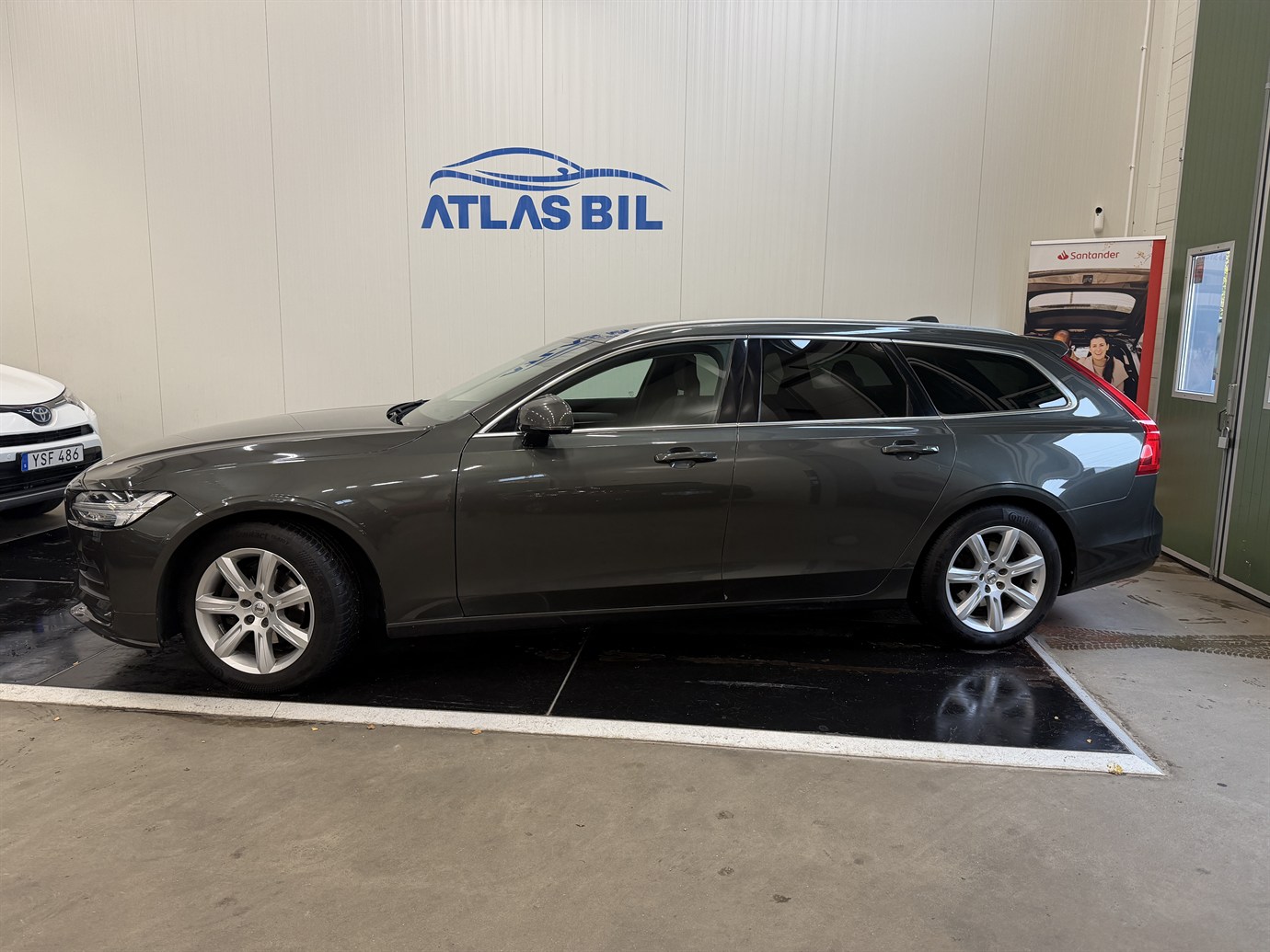 Volvo V90 2