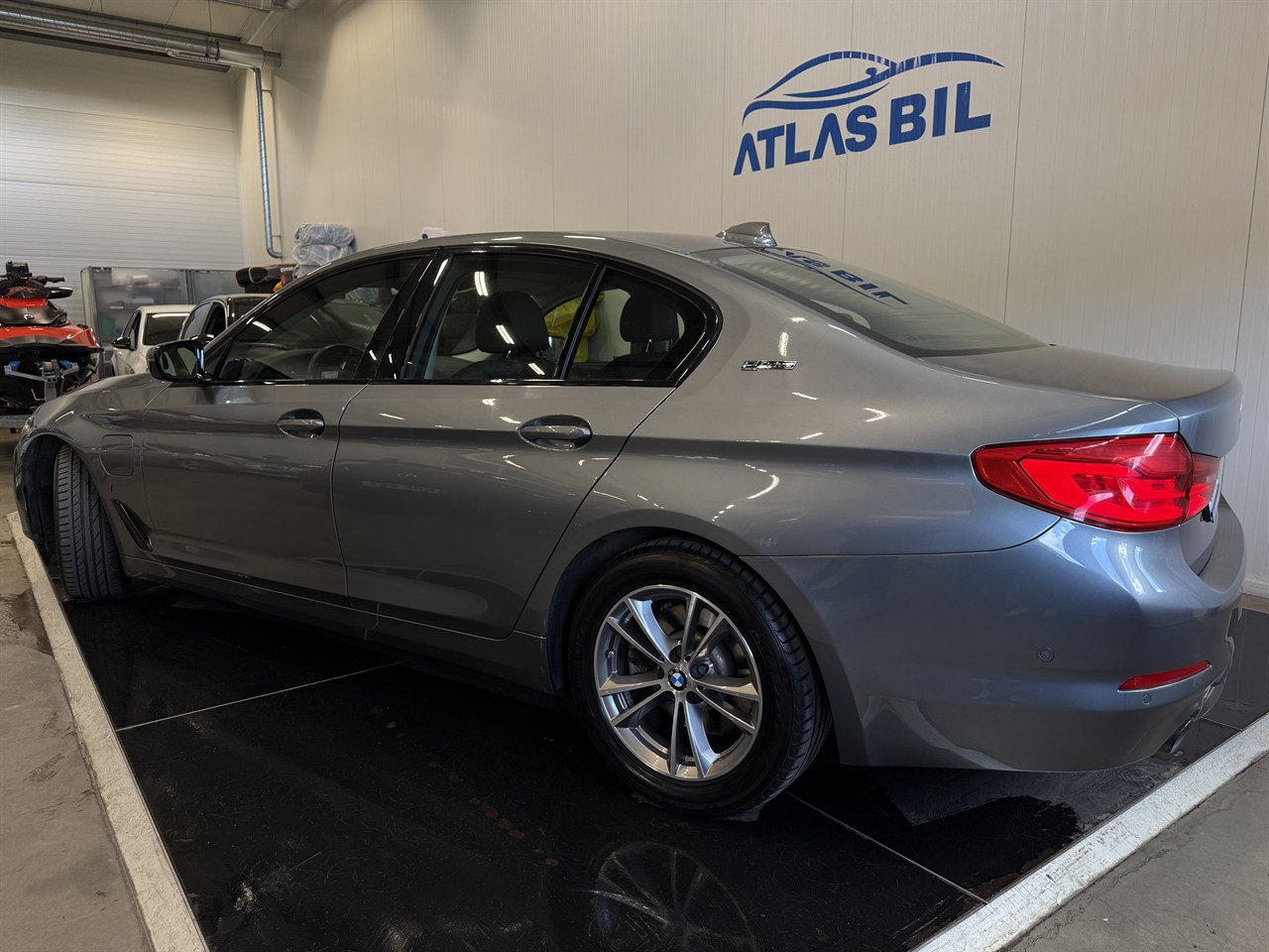 BMW 530e 3